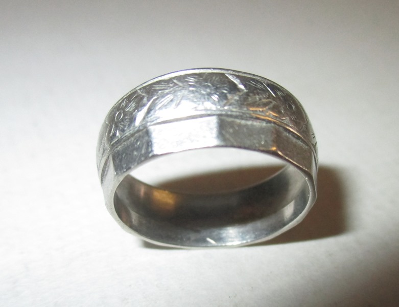 A vintage ring marked plat, approx weight 5.5g