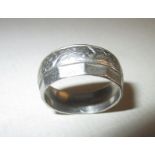 A vintage ring marked plat, approx weight 5.5g