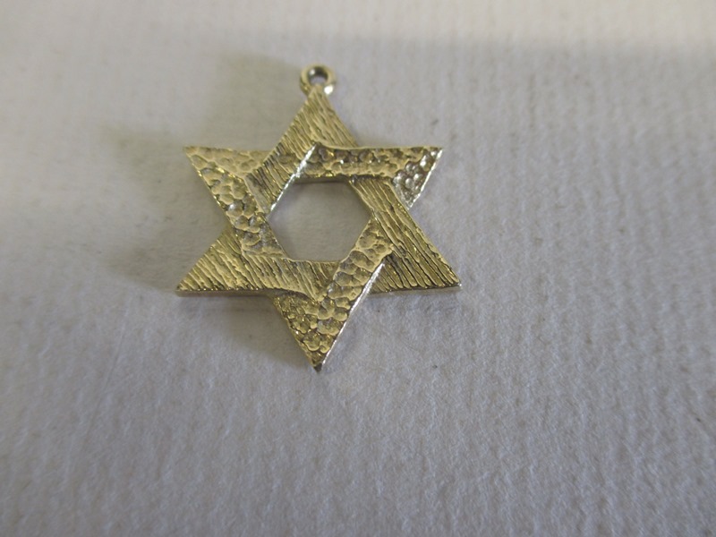 A 9ct gold star of David necklace pendant, approx weight 3.9g