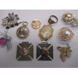 A small quantity of Victorian and later jewellery items