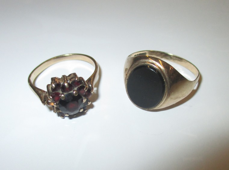 Two 9ct gold rings