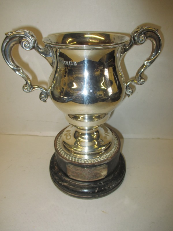 A sterling silver golf trophy, approximate weight 465g