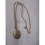 A 9ct gold chain, approx weight 4.2g with yellow metal photo locket