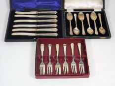Five Silver Teaspoons & One Other Twinned With Sil