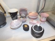 A Small Quantity Of Mixed Wedgwood Porcelain
