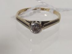 A 9ct Gold & Platinum Mounted Ring With Small Diam