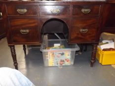 An Early 20thC. Mahogany Kneehole Dresser