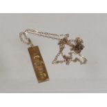 A Small Gold Pendant & Chain