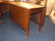 A Georgian Gate Leg Table With Tapered Legs & Bras