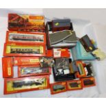 A Quantity Of Triang Hornby Railway Items, Some Bo