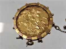 A mounted gold sovereign dated 1914