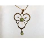 A Victorian 9ct gold necklace & pendant set with p