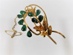 A 14ct gold brooch set with jade