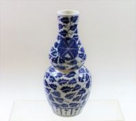 A Chinese blue & white double gourd vase with four