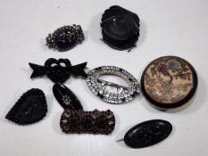 A Japanese porcelain brooch, mourning brooches & o