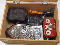 A boxed quantity of sundries