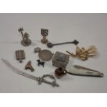 A boxed quantity of silver & white metal sundries