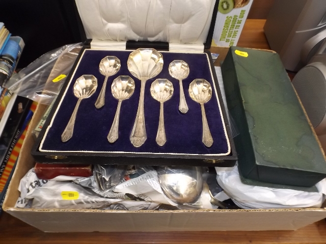 A boxed quantity of various plated ware