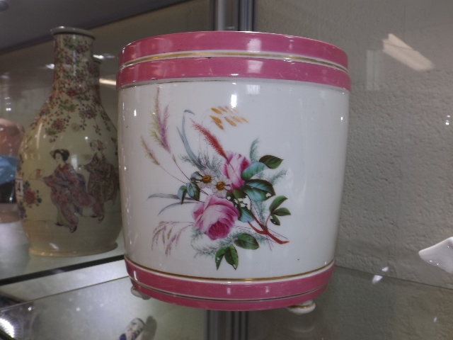 A Paris porcelain cache pot