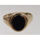 A 9ct gold signet ring