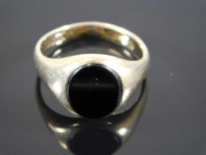 A 9ct gold gents signet ring