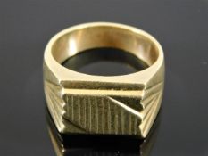A chunky 9ct gold gents signet ring