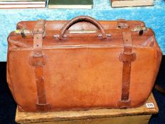 A French leather Gladstone bag