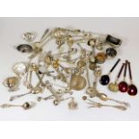 A mixed quantity of silver & white metal items