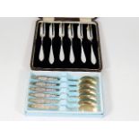 Six boxed silver cake forks twinned with six silve