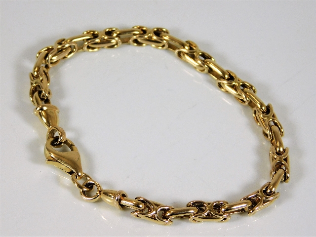 A 9ct gold Gucci style link bracelet