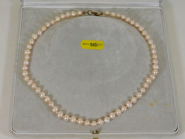 A set of pink cultured pearls
