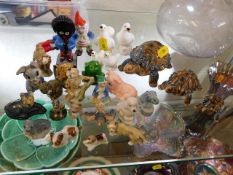 A small quantity of Wade whimsies & other items
