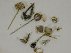 A horse shoe tie pin & other miscellany items, som