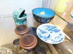 A Chinese blue & white dish & other items