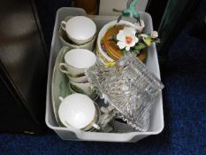 A quantity of Royal Vale tea cups & saucers with o