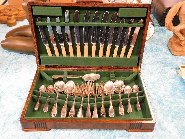 A 1930's oak canteen of cutlery