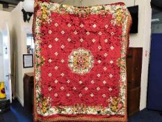 A large vintage throw with two matching pillow cas