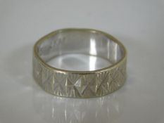 A 9ct white gold wedding band