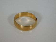 A small 18ct gold wedding band a/f