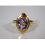 A 9ct gold & amethyst ring