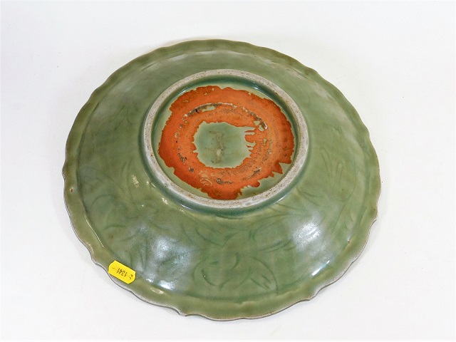 A Chinese c.1400 early Ming period Longquan Celado - Image 2 of 3