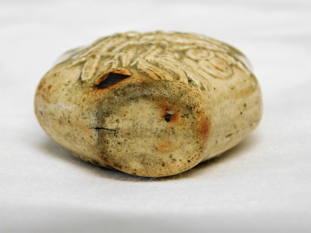 An early Chinese stoneware snuff bottle lacking st - Image 2 of 4