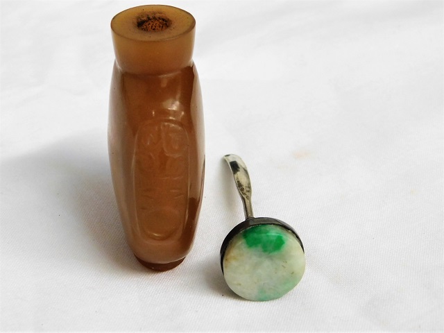 A 19thC. Chinese amber hard stone snuff bottle with carved sides & jade topped white metal stopper & - Image 3 of 3