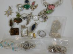 A quantity of decorative white metal jewellery mos