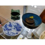 A Chinese blue & white dish & other items