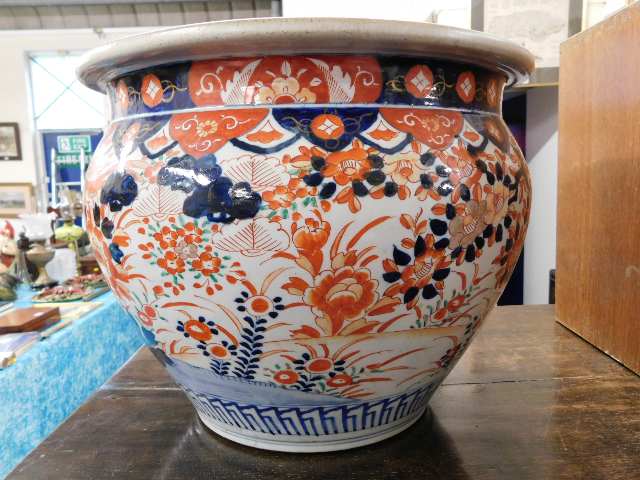 A large 19thC. Japanese imari pattern jardinere