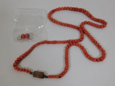 A Victorian set of coral beads with yellow metal c