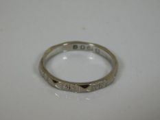An 18ct white gold band