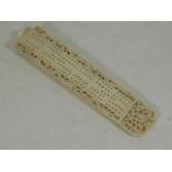 A 19thC. ivory cribbage board approx. 7.5in