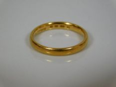 A 22ct gold band